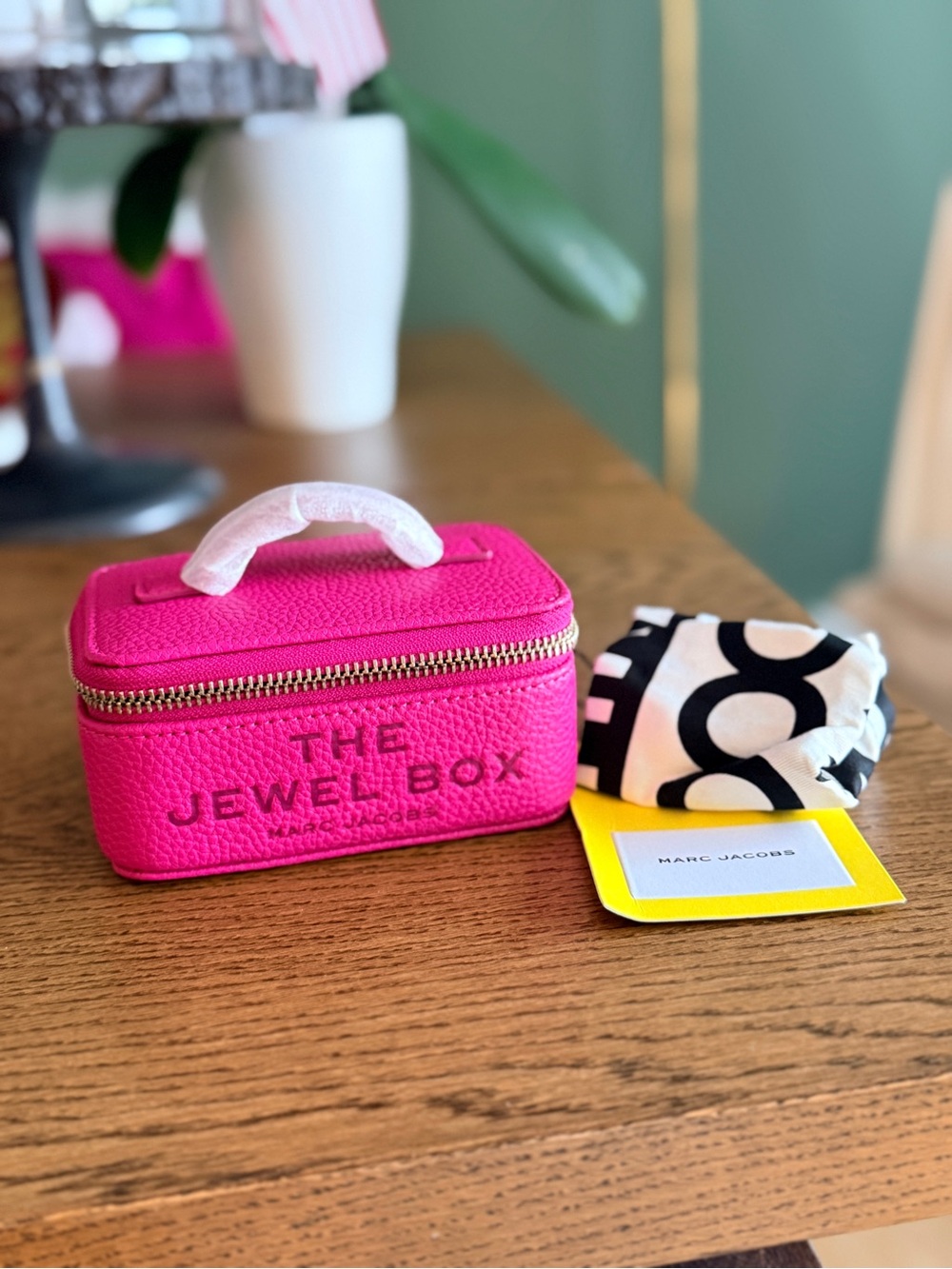NWT! NEW! Marc Jacobs Signature'The Jewelry Box' Travel Case -Hot Pink Raspberry - Picture 3 of 10